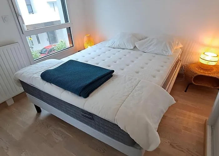 Spacious Apartment Near The Sea